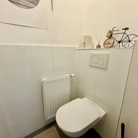 60 M2 Near Airport - Free Parking * שווכאט